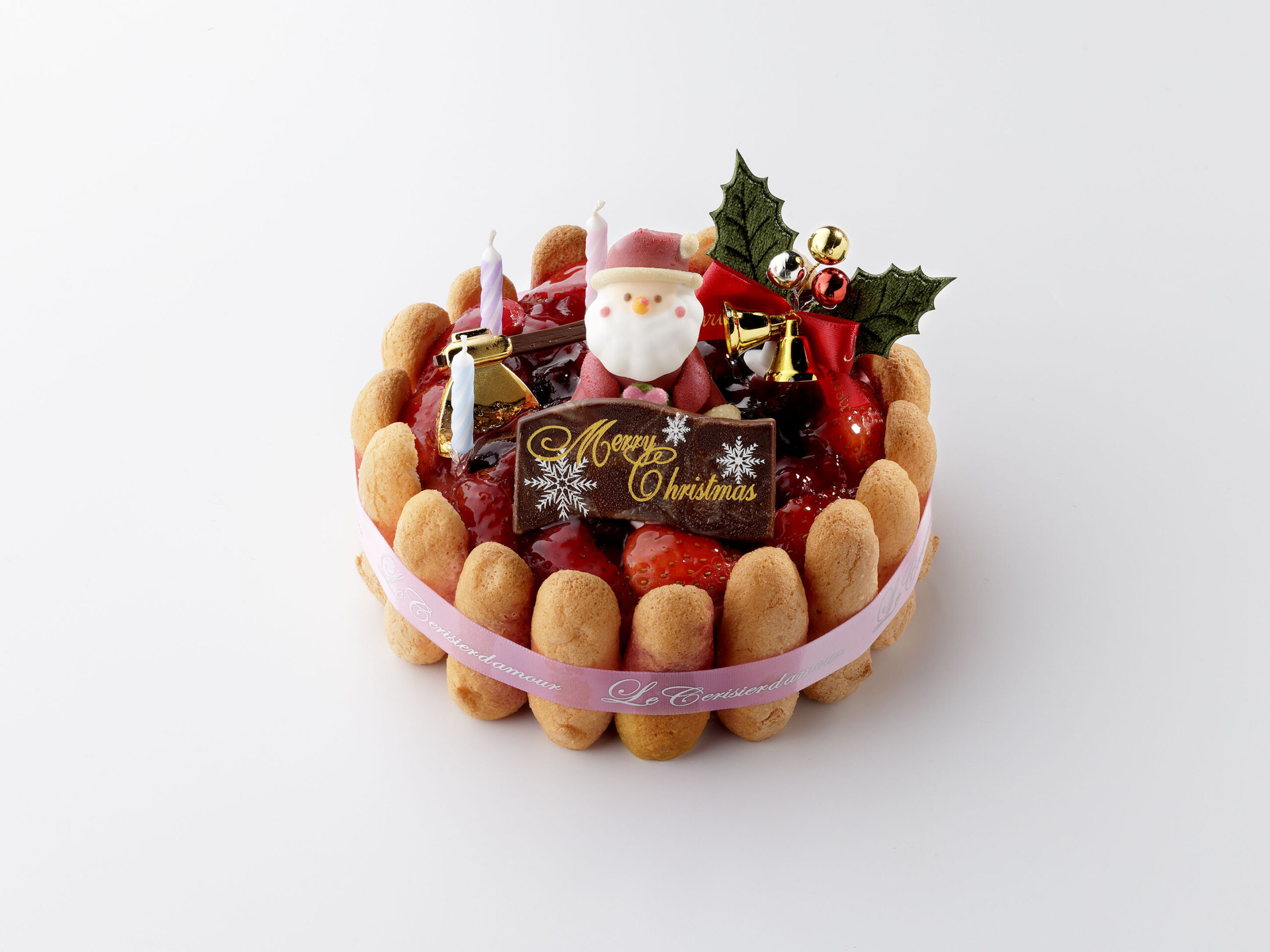 市橋店の限定ケーキは、王道のシャルロットケーキとなり、イチゴとバニラのムースをベリー系のフルーツで仕上げてあります。<br /> 見た目も華やかなクリスマスケーキで楽しいクリスマスをいかがでしょうか。