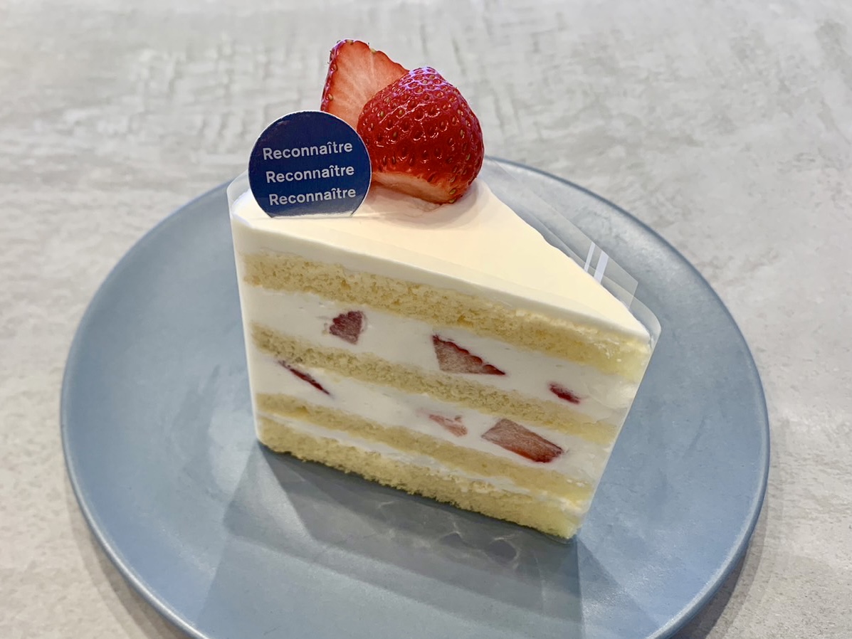 北海道産生クリーム、ふわふわのスポンジといちごで仕上げた、定番だけど贅沢なショートケーキです。